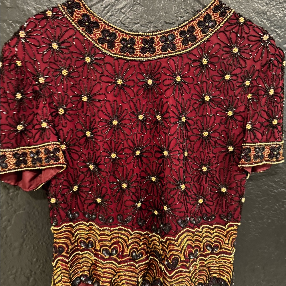 SZ L Papell Boutique Evening 100% silk beaded crop top….Rihanna wore it best